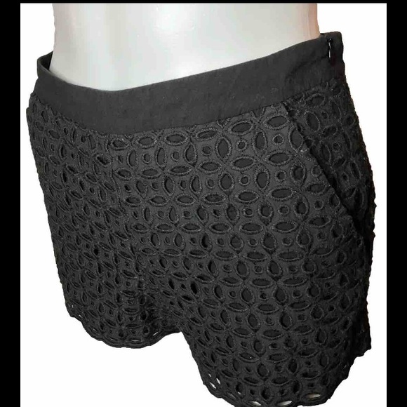 New Susana Monaco Black Eyelet Flat Front w/ Pockets Cotton Shorts Size 2 - Picture 2 of 6